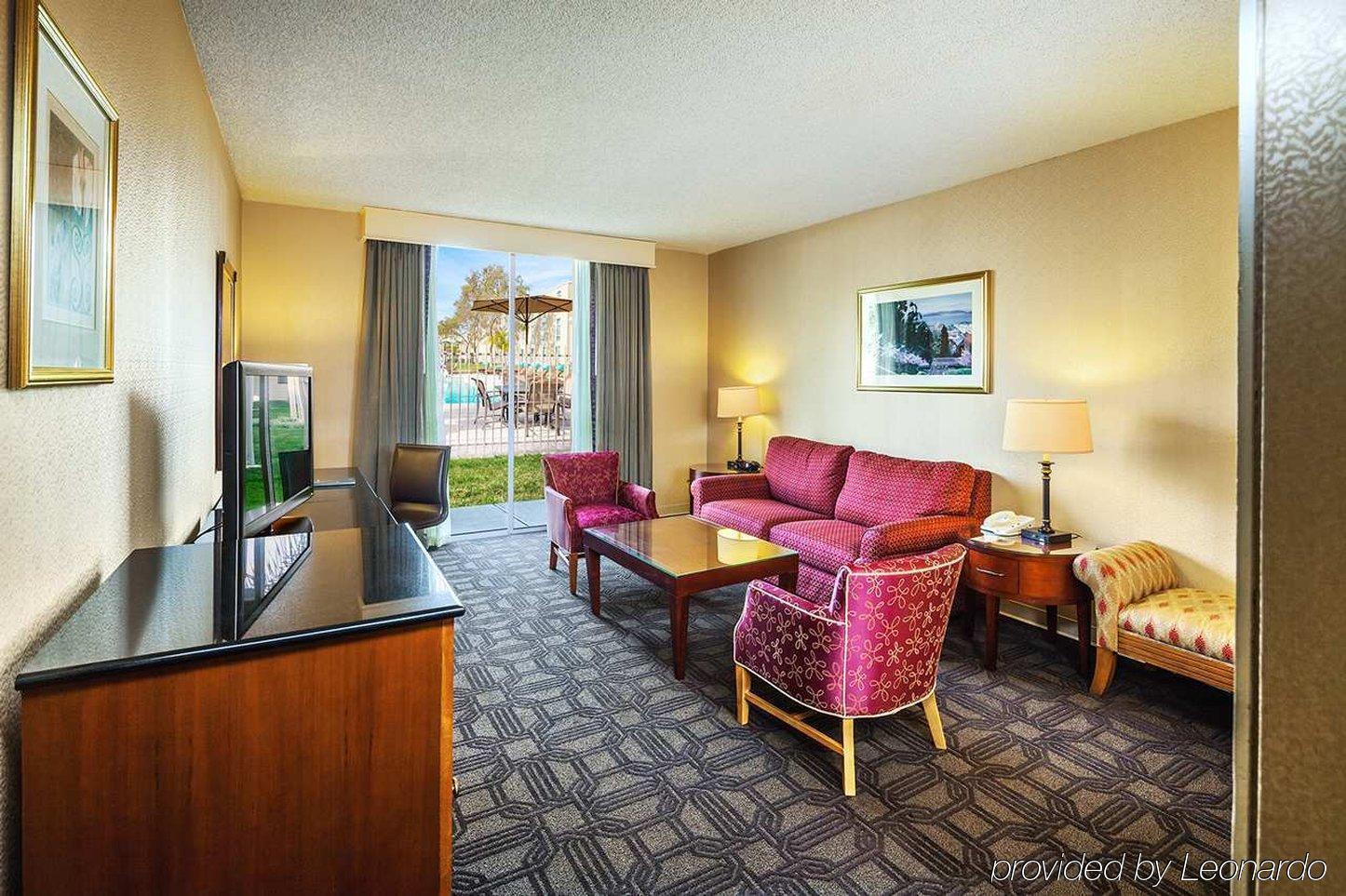 Hilton Oakland Airport Hotel Bagian luar foto