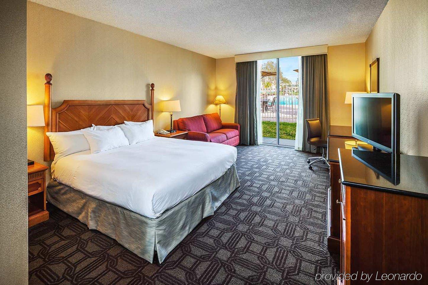 Hilton Oakland Airport Hotel Bagian luar foto